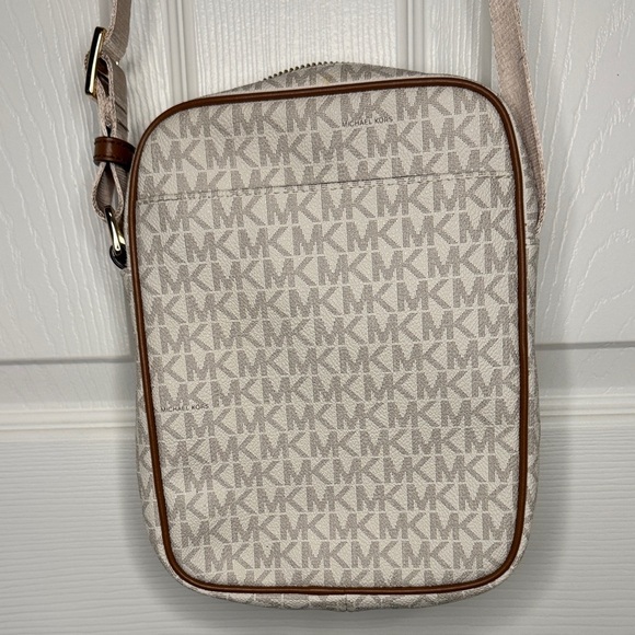 NWT Michael Kors Jet Set Travel Vanilla Crossbody Bag - Picture 8 of 9